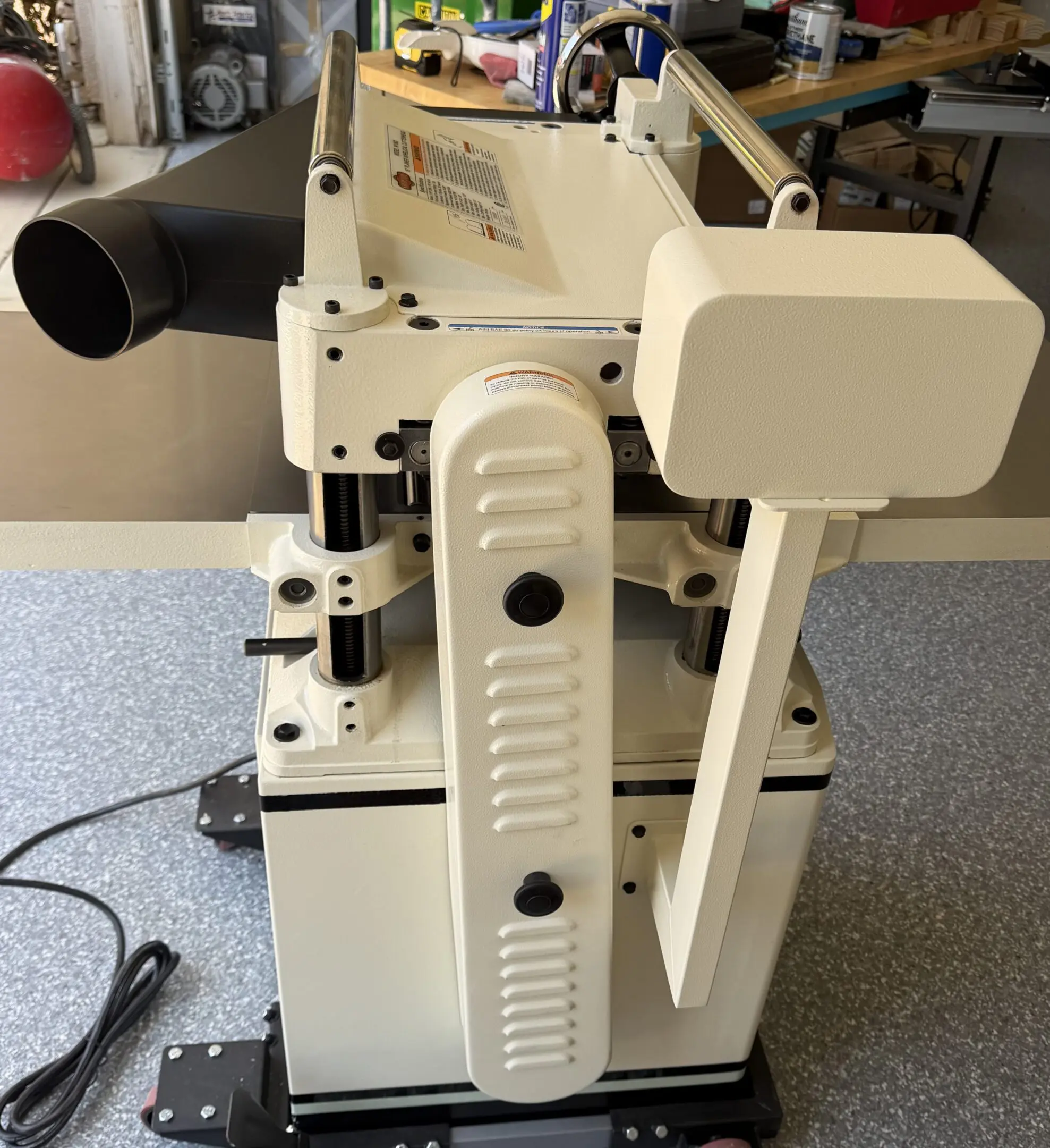 Benchtop thickness planer with dust port